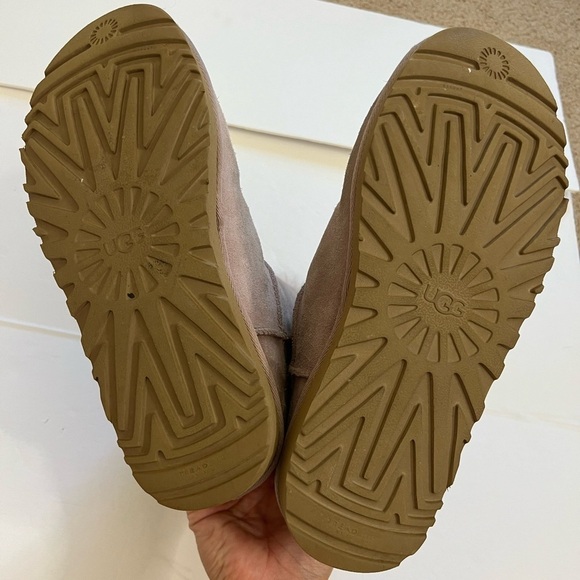 Ugg Daelynn Boot Grayish Purple Size 7 Lateral Bows - Picture 9 of 10